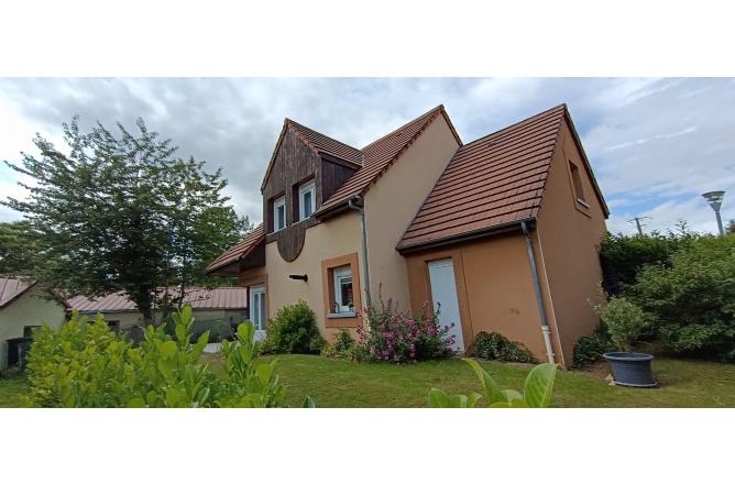 Pavillon meublé, 3 chambres, garage et jardin - B