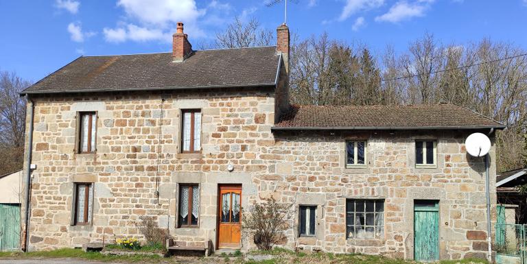 MAISON EN PIERRES AVEC JARDIN ATTENANT