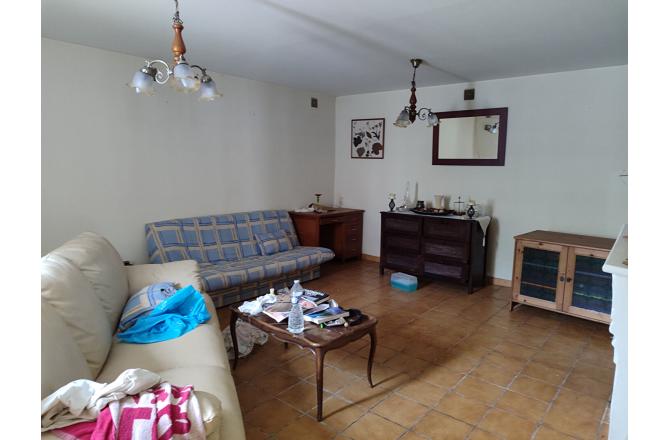 MAISON EN PIERRES AVEC JARDIN ATTENANT - J