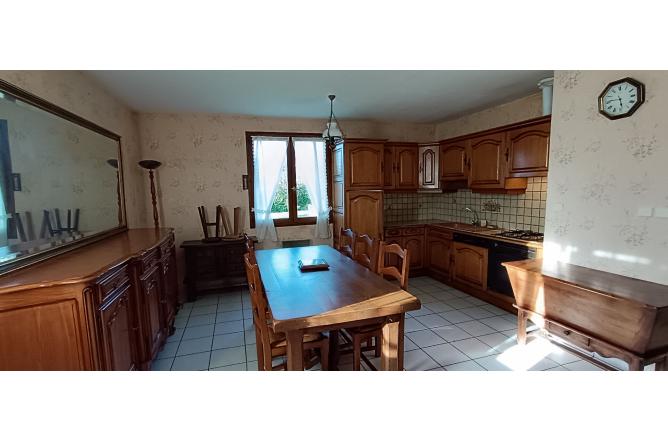 Maison meublée, 2 Chambres, véranda et grand garage - B