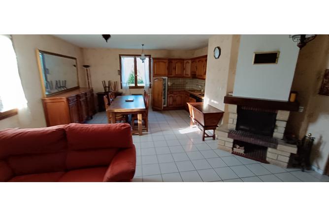 Maison meublée, 2 Chambres, véranda et grand garage - C