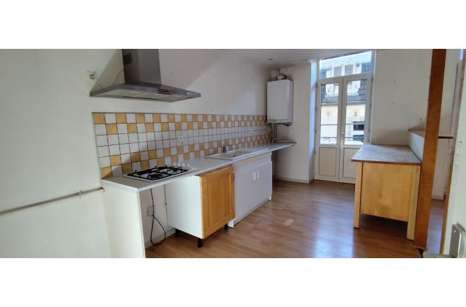 Appartement centre ville , 94 m2, 3 chambres, balcon plein sud - D