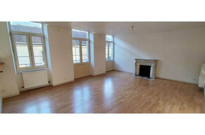 Appartement centre ville , 94 m2, 3 chambres, balcon plein sud - E
