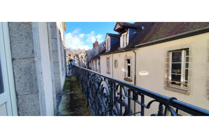 Appartement centre ville , 94 m2, 3 chambres, balcon plein sud - J