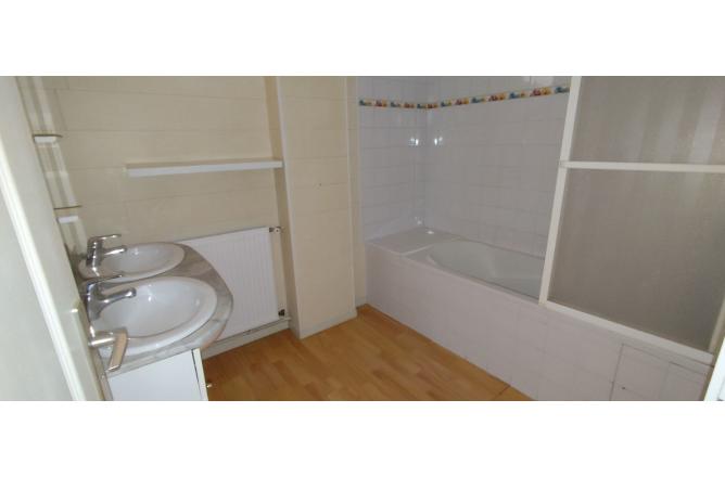 Appartement centre ville , 94 m2, 3 chambres, balcon plein sud - L