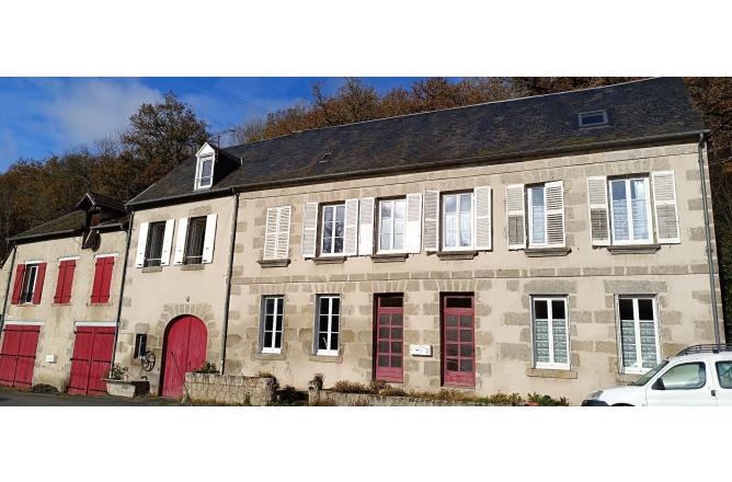 Aubusson Immeuble 4 appartements - 3 Garages - A