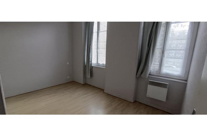 Aubusson Immeuble 4 appartements - 3 Garages - F