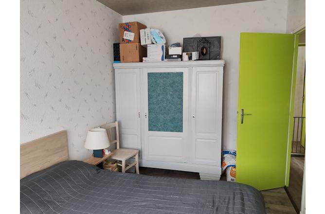 PAVILLON DES ANNEES 1970 , RENOVATION RECENTE , TROIS CHAMBRES , SOUS SOL , TERRAIN DE 576 M² - H