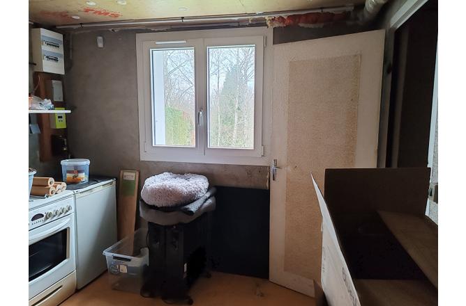 PAVILLON DES ANNEES 1970 , RENOVATION RECENTE , TROIS CHAMBRES , SOUS SOL , TERRAIN DE 576 M² - I