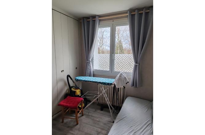 PAVILLON DES ANNEES 1970 , RENOVATION RECENTE , TROIS CHAMBRES , SOUS SOL , TERRAIN DE 576 M² - N