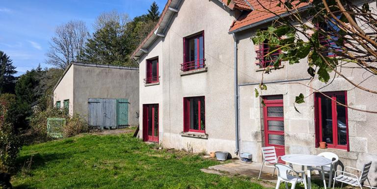 GRANDE MAISON AVEC DEPENDANCES ET TERRAIN ATTENANT