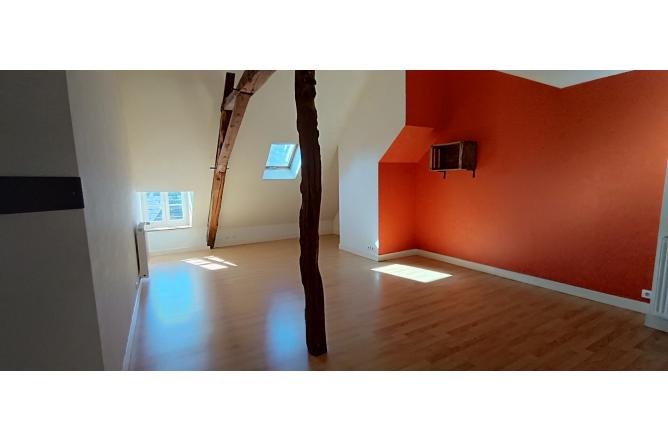 Appartement mansardé 90 m2 3 chambres - A