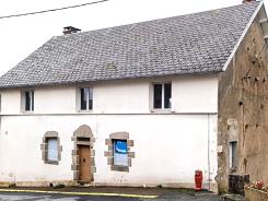 MAISON DE BOURG ANCIENNE AVEC JARDIN