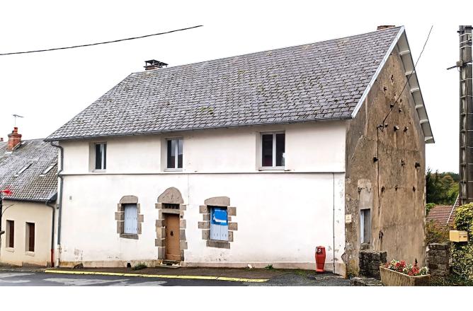 MAISON DE BOURG ANCIENNE AVEC JARDIN - A