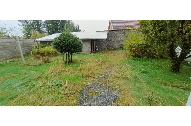 MAISON DE BOURG ANCIENNE AVEC JARDIN - B