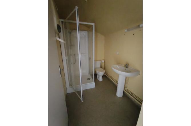 MAISON ISOLEE AVEC TERRAIN ATTENANT - G