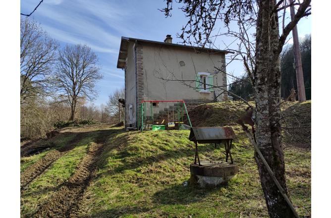 MAISON ISOLEE AVEC TERRAIN ATTENANT - I