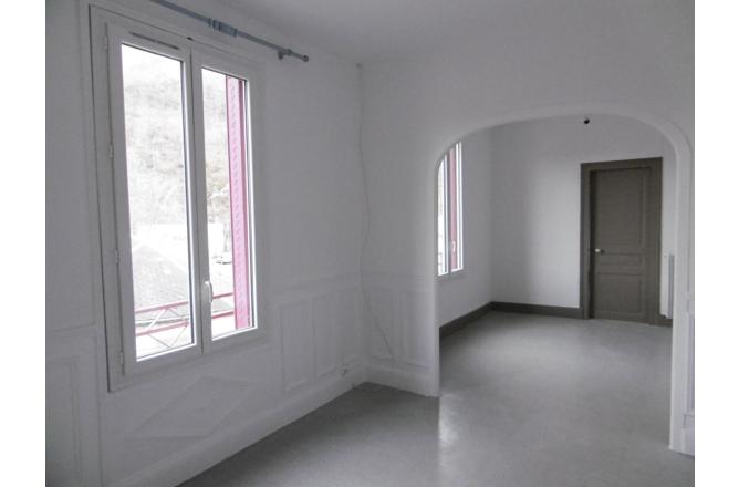 Appartement F3 chauffage gaz de ville, garage . - A