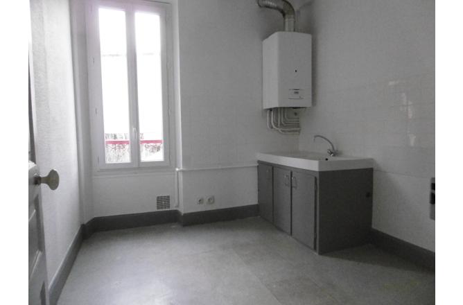 Appartement F3 chauffage gaz de ville, garage . - B