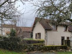 MAISON EN PIERRES AVEC JARDIN