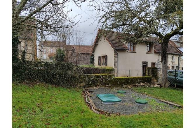 MAISON EN PIERRES AVEC JARDIN - G