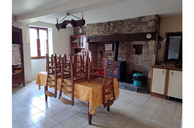 MAISON DANS UN ENVIRONNEMENT TRES CALME - B