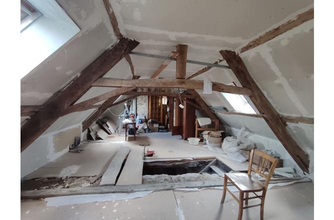MAISON DANS UN ENVIRONNEMENT TRES CALME - G
