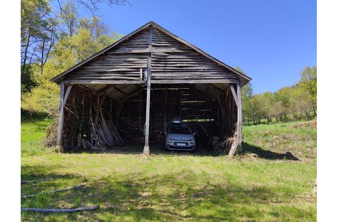 MAISON DANS UN ENVIRONNEMENT TRES CALME - I