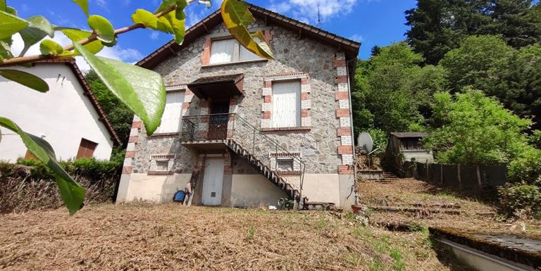 MAISON DE VILLE AVEC JARDIN