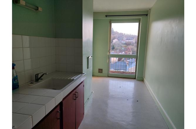 APPARTEMENT AVEC BALCON - B