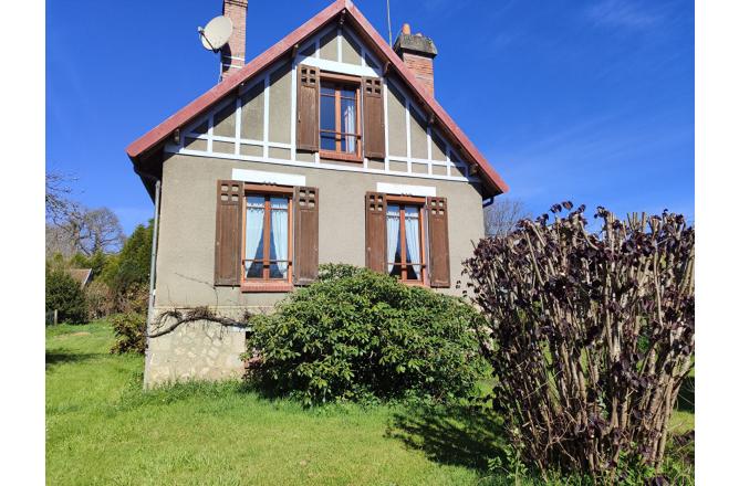 Propriété Maison principale et dépendances sur 2000 m2 de terrain - B