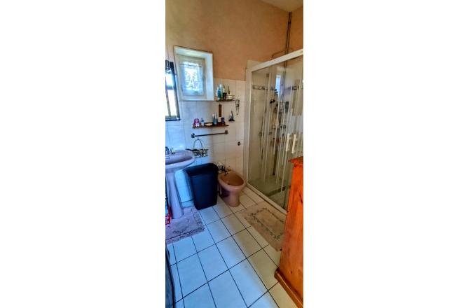 Propriété Maison principale et dépendances sur 2000 m2 de terrain - G