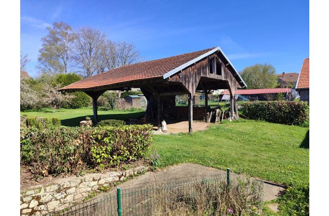 Propriété Maison principale et dépendances sur 2000 m2 de terrain - I