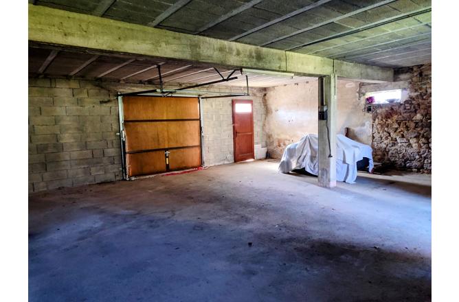 Propriété Maison principale et dépendances sur 2000 m2 de terrain - J