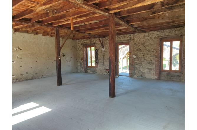 Propriété Maison principale et dépendances sur 2000 m2 de terrain - K