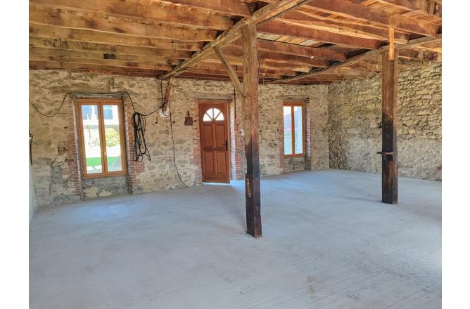Propriété Maison principale et dépendances sur 2000 m2 de terrain - L