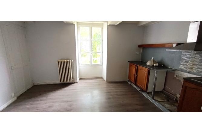 Appartement Aubusson 5 pièce(s) 128 m2 , 4 Chambres . grand jardin - C