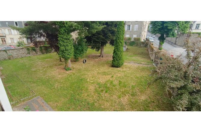 Appartement Aubusson 5 pièce(s) 128 m2 , 4 Chambres . grand jardin - D