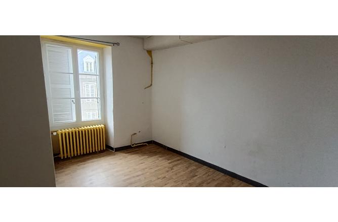 Appartement Aubusson 5 pièce(s) 128 m2 , 4 Chambres . grand jardin - F