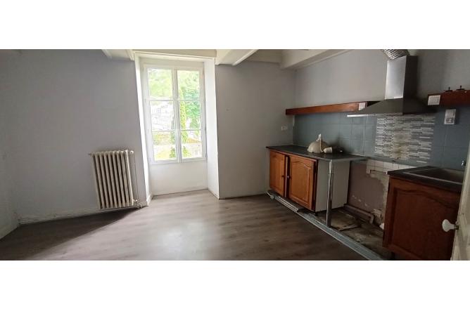 Appartement Aubusson 5 pièce(s) 128 m2 , 4 Chambres . grand jardin - J