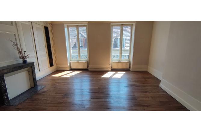 Appartement Centre ville 2 pièces , 62 m2 - A