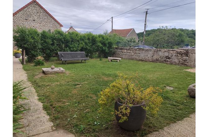 Maison de campagne, 2 chambres, jardin - B