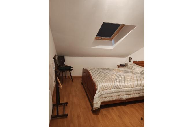 Maison Aubusson construite sur sous sol , quatre chambres , 1713 m² de terrain traversé par un ruisseau - H