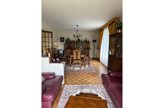 Maison Aubusson construite sur sous sol , quatre chambres , 1713 m² de terrain traversé par un ruisseau - J