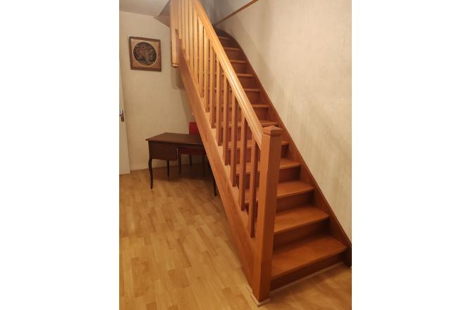 Maison Aubusson construite sur sous sol , quatre chambres , 1713 m² de terrain traversé par un ruisseau - K